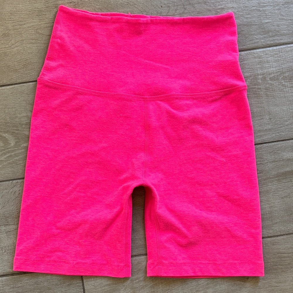 Beyond Yoga Neon Pink Biker Shorts Small